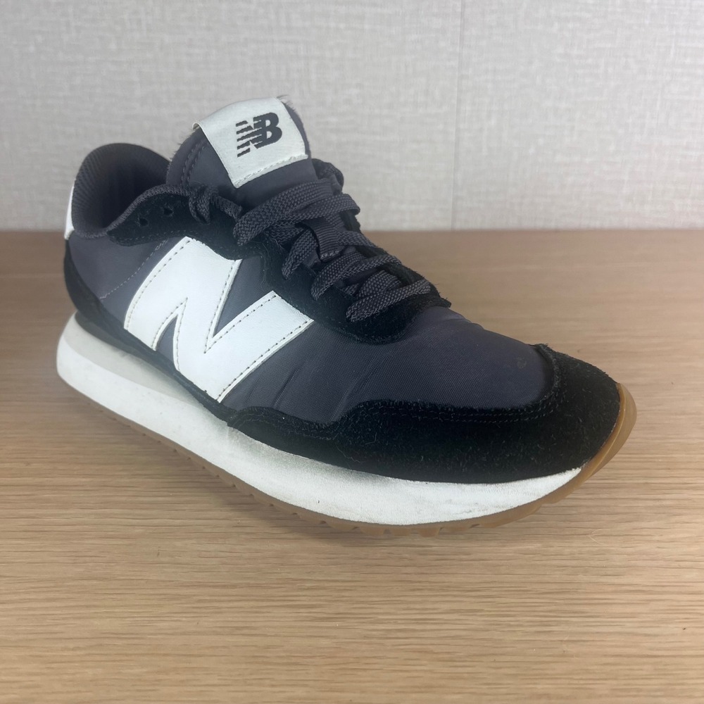 Retro Runner Gum Sole New Balance 237 Black White Suede Sneakers Women's 8.5